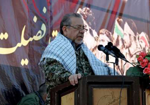 دشمن تلاش دارد تا با نفوذ در انقلاب اسلامی زمینه فروپاشی داخلی را فراهم کند