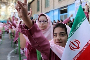 شکوفه باران شدن کلاس های اول مدارس