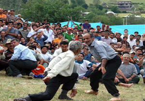 مسابقات کشتی با مشت در چالوس