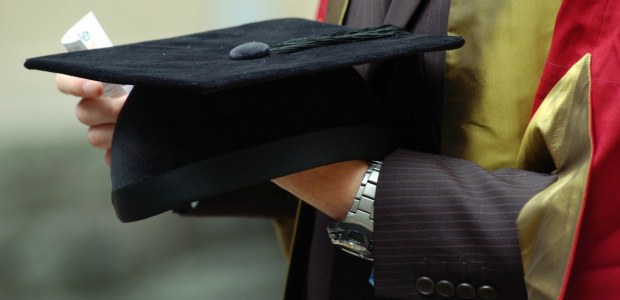 حقوق دانشجوی دکتری ماهانه، 240 هزارتومان / زندگی هایی که با کار دانشجویی سامان نمی گیرد