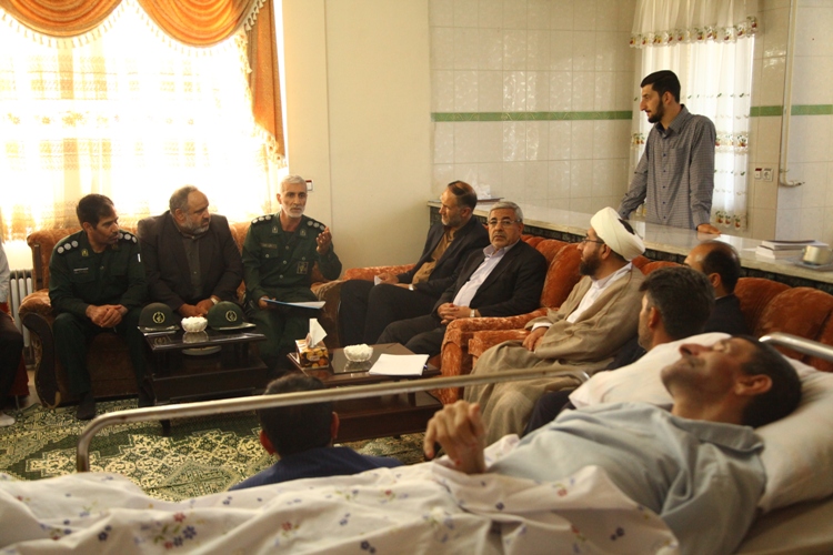 شهدا و ایثارگران آبروی نظام