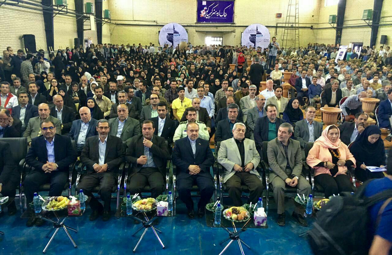 رونمایی از المانِ جهانی شدن لاله&lrm;جین