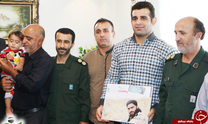 دیدار قهرمان المپیک با خانواده شهدای مدافع حرم+ تصاویر