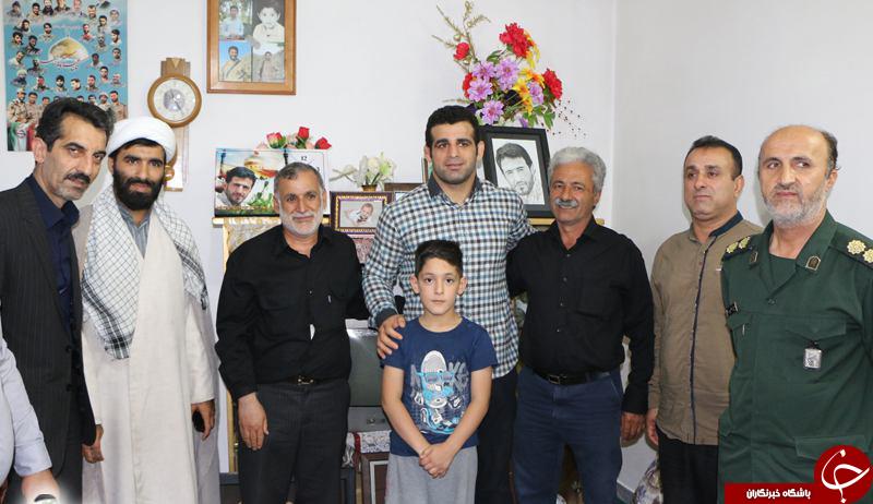 دیدار قهرمان المپیک با خانواده شهدای مدافع حرم+ تصاویر