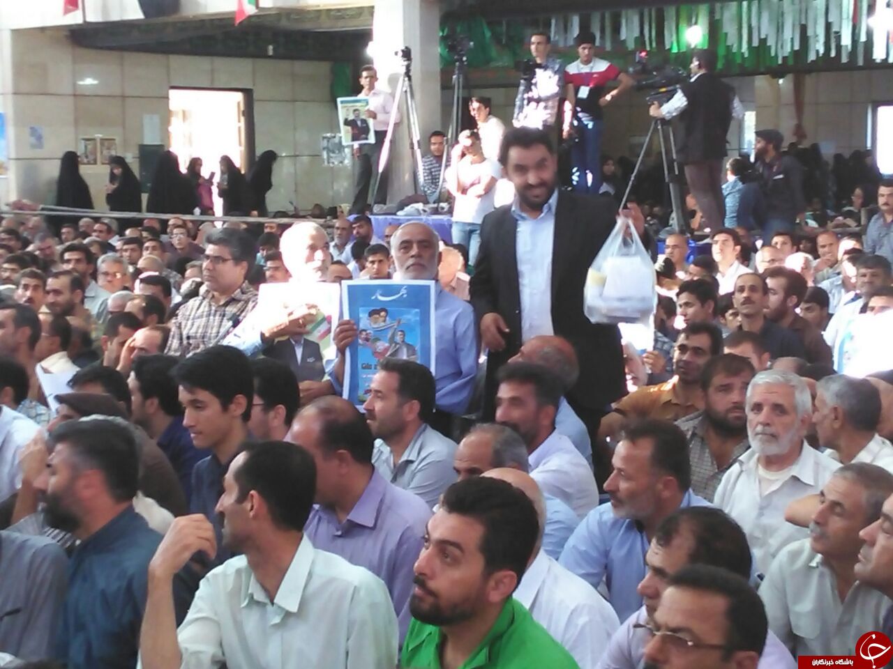 جمعیت حاضر در سخنرانی احمدی نژاد در قزوین چقدر بود؟ + تصاویر