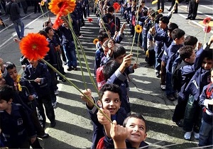 بیمهری مدارس در آستانه ماه مهر/مشکلات والدین برای ثبتنام دانشآموزان بیمهری مدارس در آستانه ماه مهر/مشکلات والدین برای ثبتنام دانشآموزان
