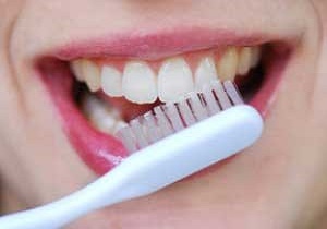 قبل از خواب مسواک بزنیم یا صبح؟