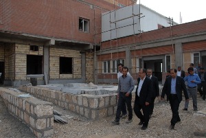 بازدیدمعاون امور عمرانی استاندار از بیمارستان در حال ساخت تکاب