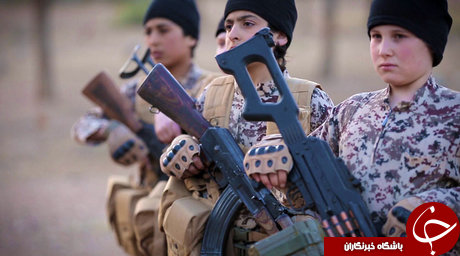 لباس جنگ به تن بچه&zwnj;ها بزرگ است