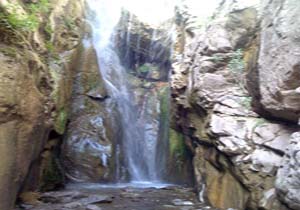 روستای بنگان با آبشار زیبا وهوای دلچسب اش