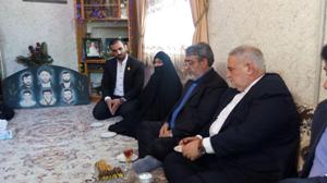 دیدار وزیر کشور با خانواده شهیدان حسینی در گرگان