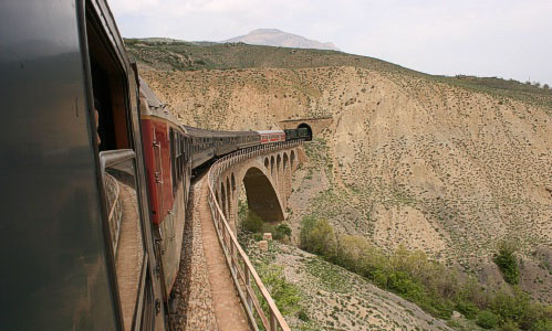 بیزینس استاندارد: طرح توسعه زیرساخت&zwnj;های حمل&zwnj;و&zwnj;نقل ریلی ایران برای هند چه فوایدی دارد؟