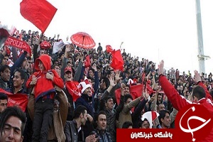 اعتراض هواداران پرسپولیس به وضعيت آب آشاميدني ورزشگاه فولادشهر + فیلم