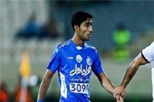 شعار علیه مربی بدن ساز آبی ها/هافبک استقلال از لیست خط خورد