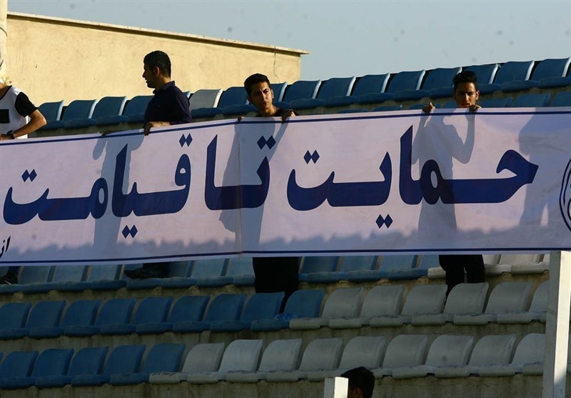 شعار علیه مربی انگلیسی آبی ها/هافبک استقلال از لیست خط خورد