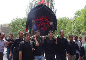 مراسم رونمایی از لوح ثبت آئین نخل گردانی کاشان