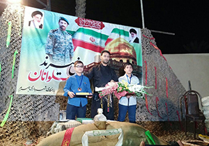 اهدا مدال کاراته کار جهرمی به فرزندان شهید مدافع حرم