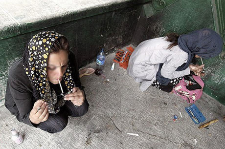 جمع آوری زنان معتاد متجاهر تا آخر مهر/ احداث کمپ دولتی ترک اعتیاد برای زنان