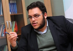 ایستادگی مردم مایه عزت و اقتدار کشور است/ وحدت دانشجویان انقلابی؛ دافع توطئه‌های دشمن