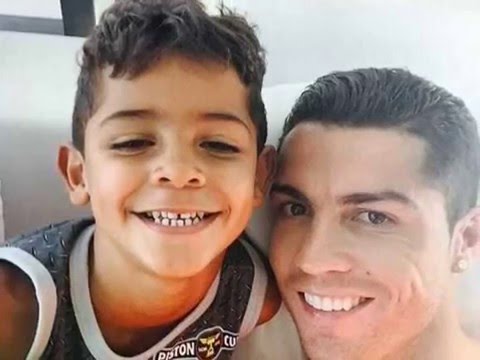 پسر رونالدو پا به توپ شد