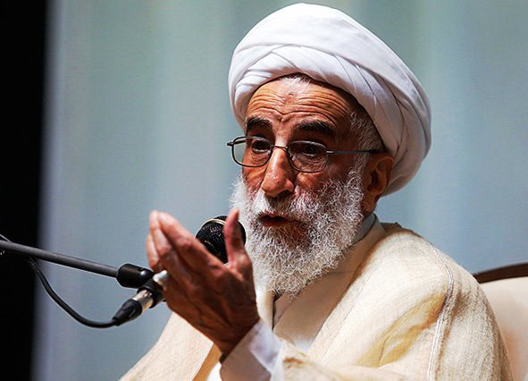 بزرگترین &laquo;منكر&raquo; تلاش برای گشودن پای آمریكا به مملكت است/نباید در برابر لبخندهای غرب سكوت كرد