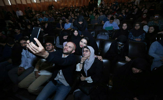 بابک حمیدیان: با جسارت &laquo;هیهات&raquo; را ساختیم