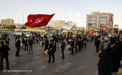 پرچم سوگواری اباعبداالله الحسین(ع) به اهتزاز درآمد