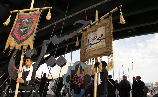 پرچم سوگواری اباعبداالله الحسین(ع) به اهتزاز درآمد