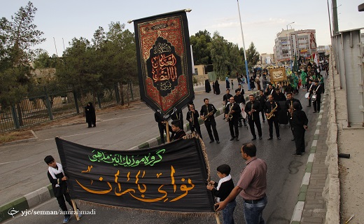 پرچم سوگواری اباعبداالله الحسین(ع) به اهتزاز درآمد