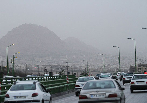 فشار ریزگردها بر گلوی اصفهان