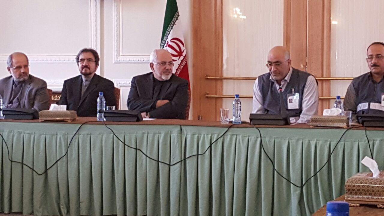 شرکت وزیر امور خارجه در سرشماری عمومی نفوس و مسکن سال ۹۵/ظریف: اینترنتی کردن سرشماری، پدیده مثبتی است