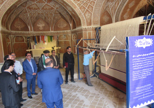 معرفی زیلوبافی به گردشگران کاشان