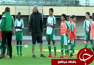 تعجب زیدان از سلفی غیرمنتظره در تمرین تیم جوانان + فیلم