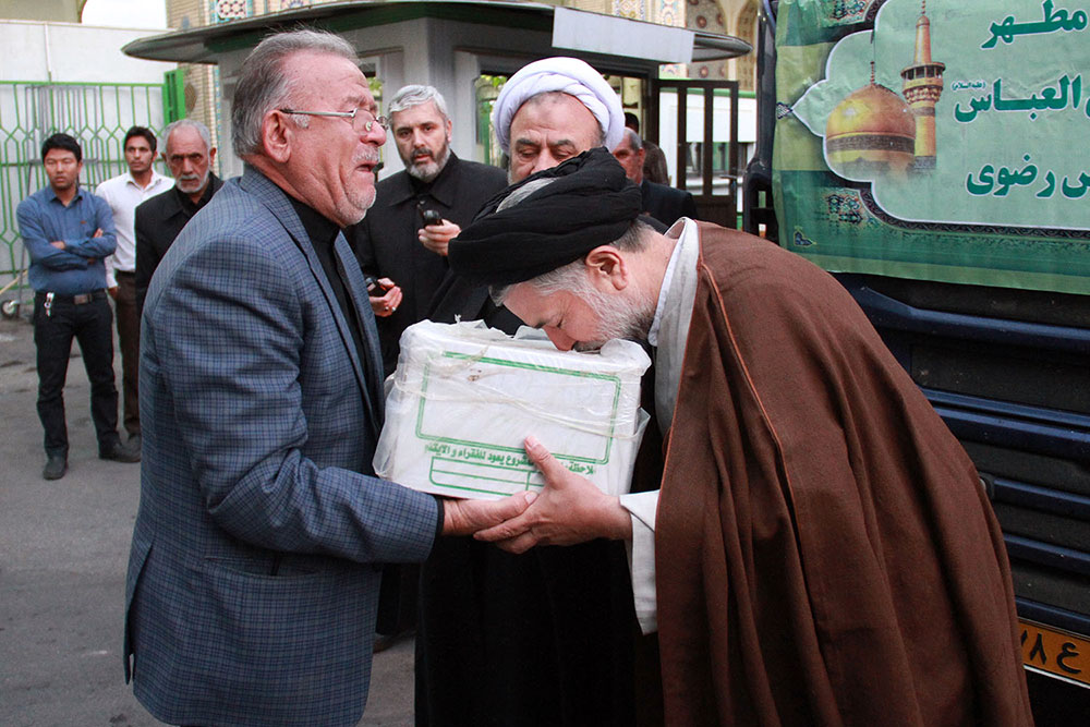 تربت کربلا سجده گاه زائران رضوی