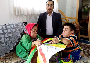 ساخت صنایع دستی توسط دو هنرمند دارای معلولیت + فیلم