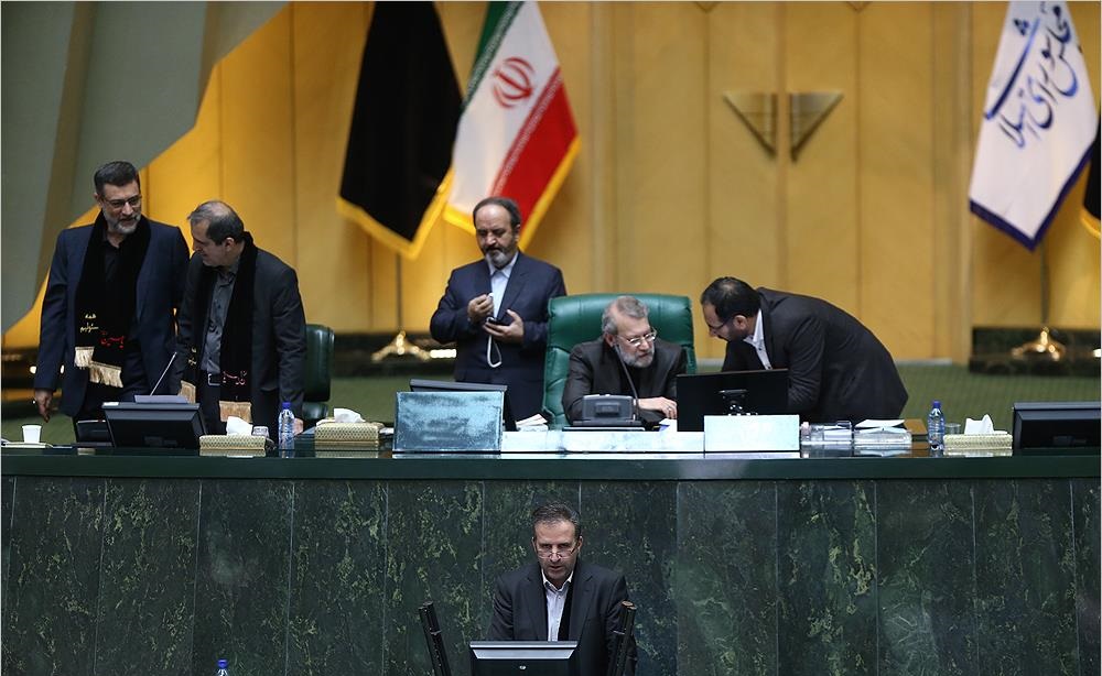 مجلس//قانع نشدن نمایندگان از اظهارات وزیر جهاد تا لزوم بررسی به موقع حقوق&zwnj;های نجومی
