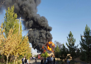 آتش سوزی در کارخانه تولید پارافین + فیلم