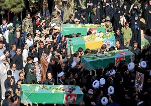 پیکرهای مطهر ۴ شهید مدافع حرم در قم تشییع شد