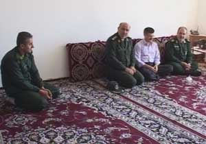 دیدار مسئولان سپاه شهرستان مهاباد با دو خانواده شهید