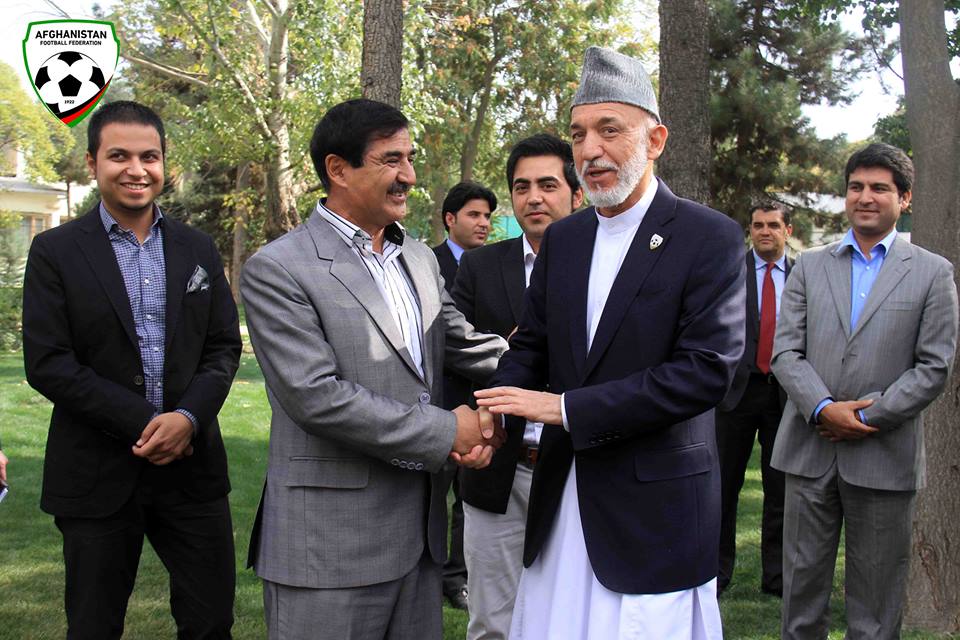 دیدار کارمندان فدراسیون فوتبال و تیم شاهین آسمایی با کرزی