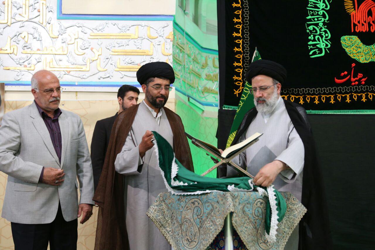 10 هزار قرآن ويژه آستان قدس رضوي در دسترس زائران