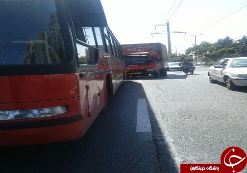 برخورد کامیونت با اتوبوس خط واحد