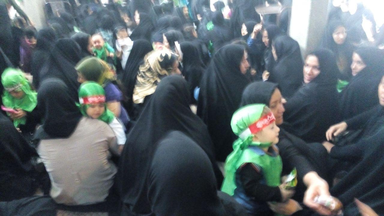 اشک ماتم مادران به یاد طفل شش ماهه