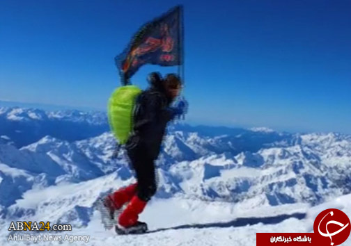 عکسِ رهبر انقلاب در دستان فاتح بام اروپا