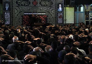 آیین جامه کردن طوق در حسینیه حضرت ابوالفضل (ع) دامغان برگزارشد.