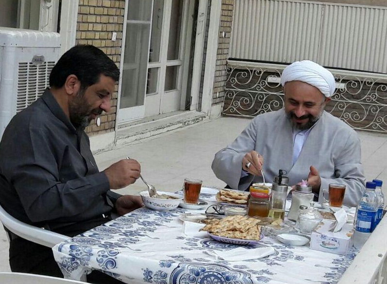 صبحانه عمو عزت با حاج آقا نقویان