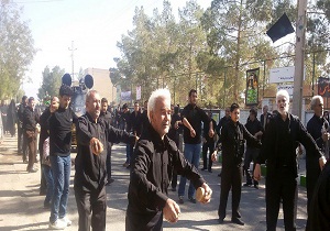 آیین طوق گردانی و سنگ زنی در روستای علاء برگزار شد