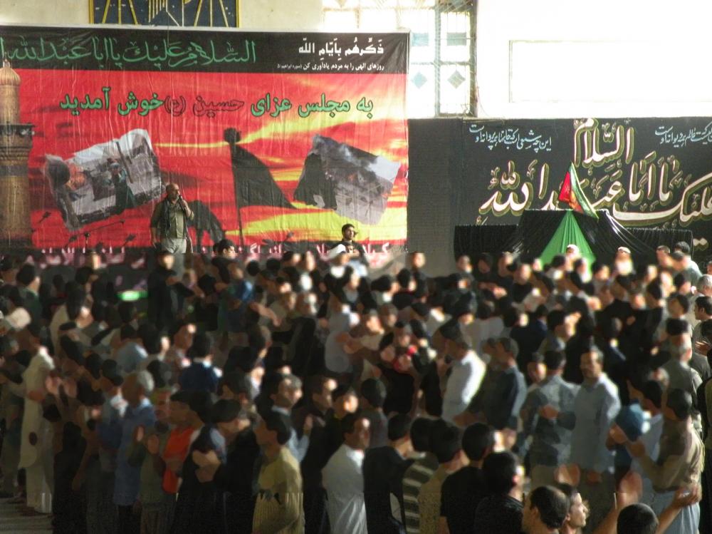 حضور هیئت های عزداری در زندان کرمان حضور هیئت های عزداری در زندان کرمان