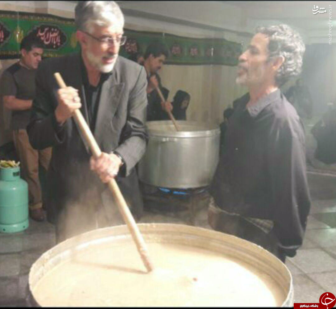 عکس/ حداد عادل پای دیگ حلیم نذری
