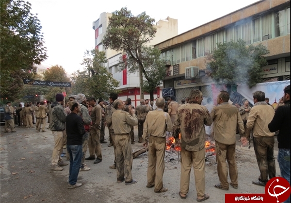 لرستان میزبان خاکی&zwnj;ترین آئین عاشورایی جهان شد/ همنوایی خرم&zwnj;آبادی&zwnj;ها با کاروان عشق با لباس&zwnj;های آغشته به گل+تصاویر